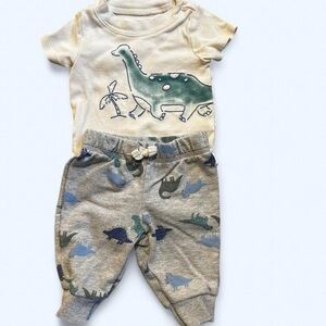 !Kids 3/$10 Bundle! Carter’s Dinosaur Print Baby Outfit